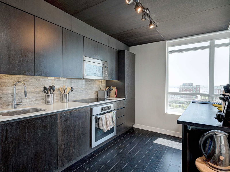 Preview image for 10 Capreol Crt #1012, Toronto