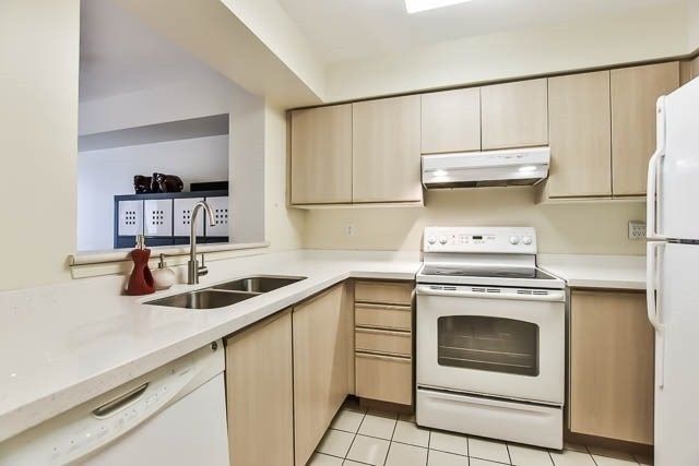 Preview image for 18 Hillcrest Ave #906, Toronto