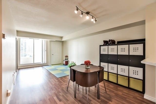 Preview image for 18 Hillcrest Ave #906, Toronto