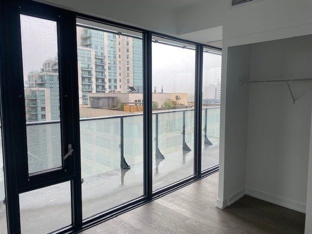 Preview image for 161 Roehampton Ave #1010, Toronto