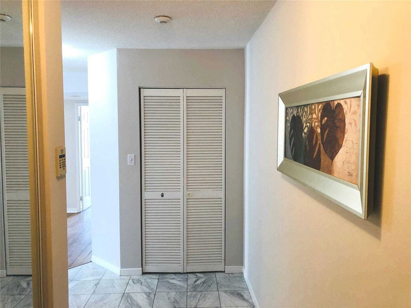 Preview image for 18 Hillcrest Ave #1110, Toronto