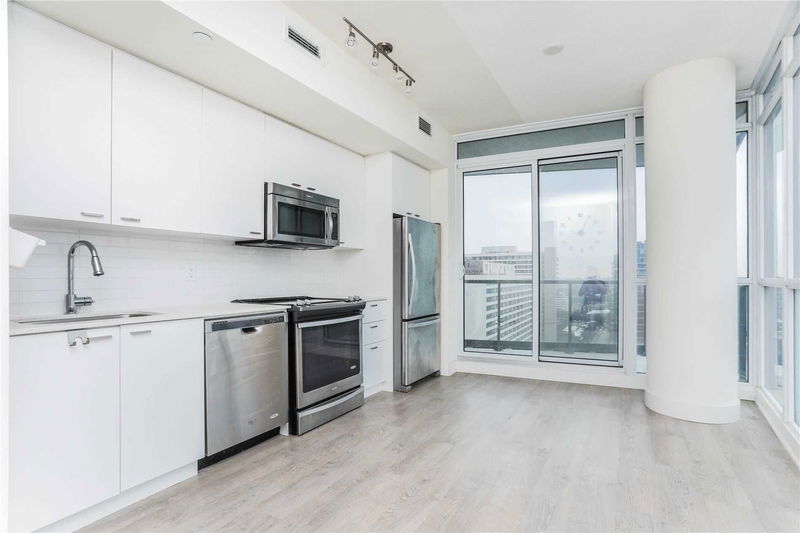 Preview image for 30 Roehampton Ave #1805, Toronto