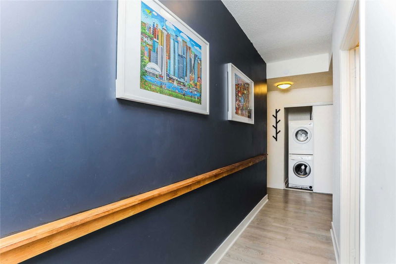 Preview image for 30 Roehampton Ave #1805, Toronto