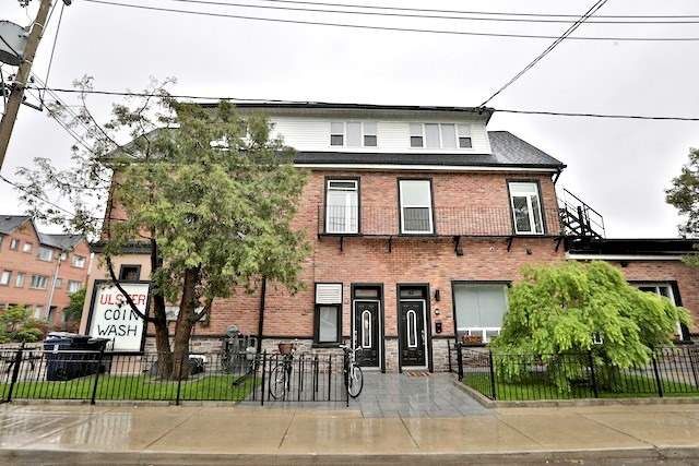 Preview image for 202 Lippincott St, Toronto