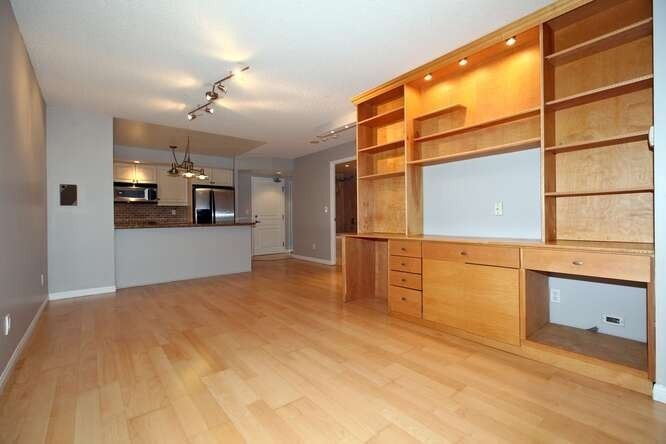 Preview image for 140 Simcoe St #508, Toronto
