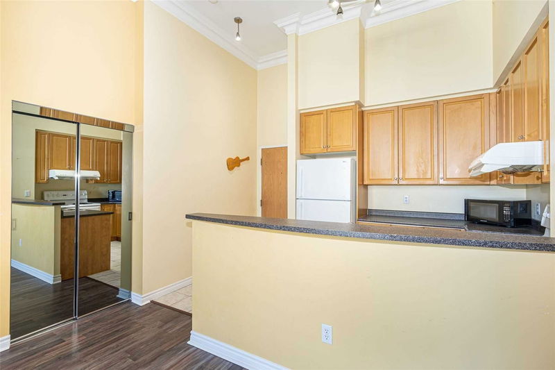 Preview image for 7 Lorraine Dr #102, Toronto