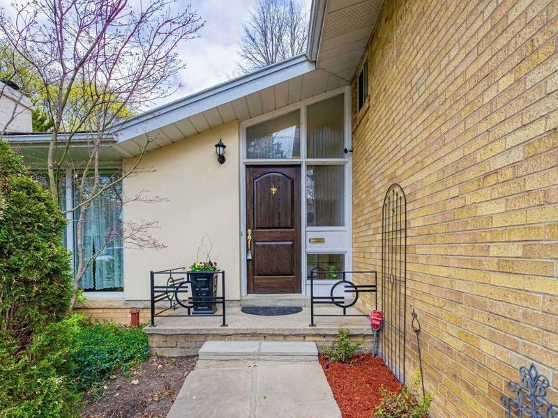 Preview image for 12 Flaremore Cres, Toronto