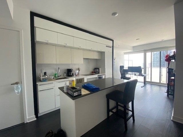 Preview image for 15 Grenville St #3310, Toronto