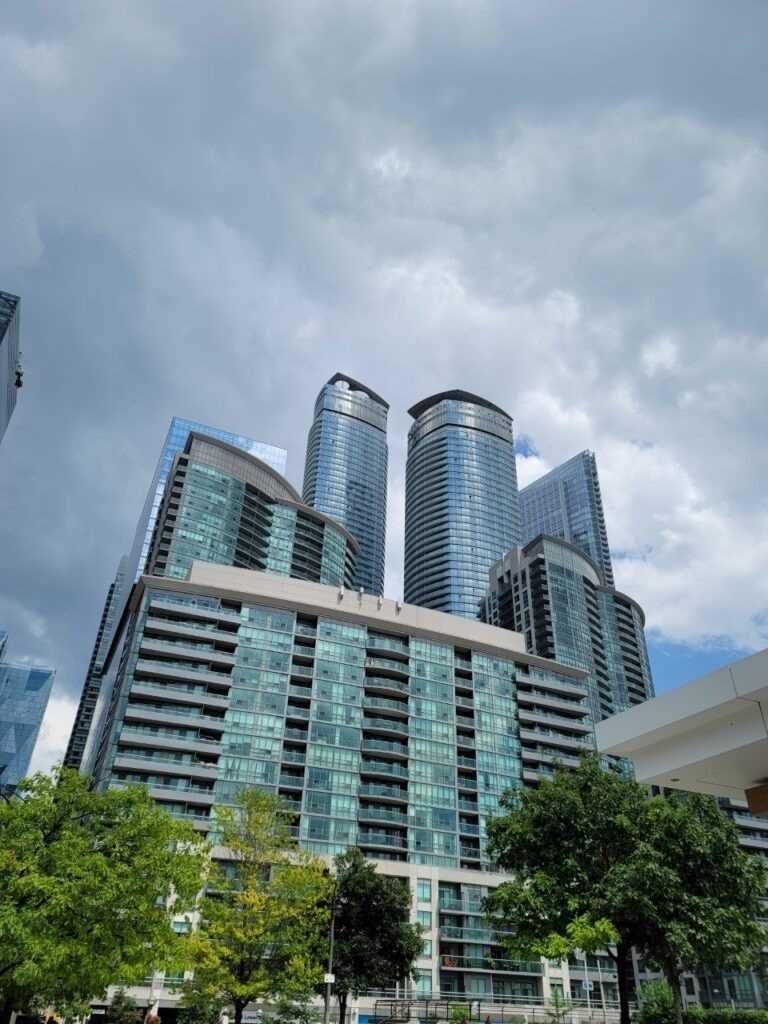 Preview image for 51 Lower Simcoe St #527, Toronto