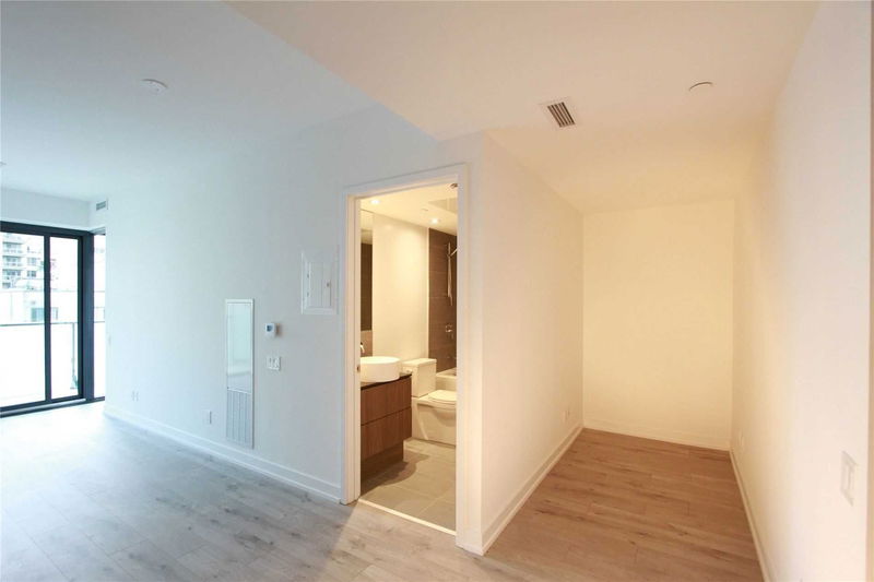 Preview image for 161 Roehampton Ave #515, Toronto