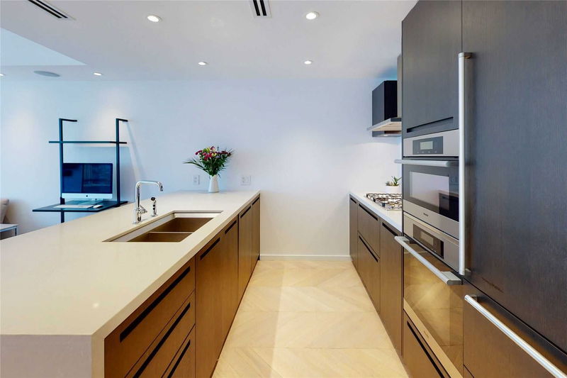Preview image for 180 University Ave #2104, Toronto