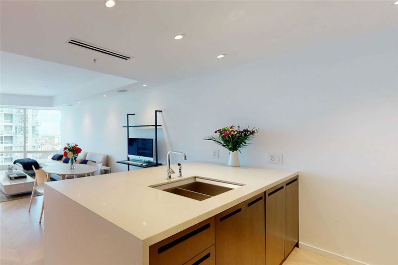Preview image for 180 University Ave #2104, Toronto
