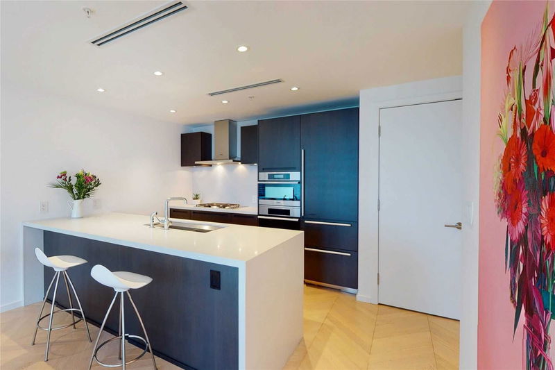 Preview image for 180 University Ave #2104, Toronto