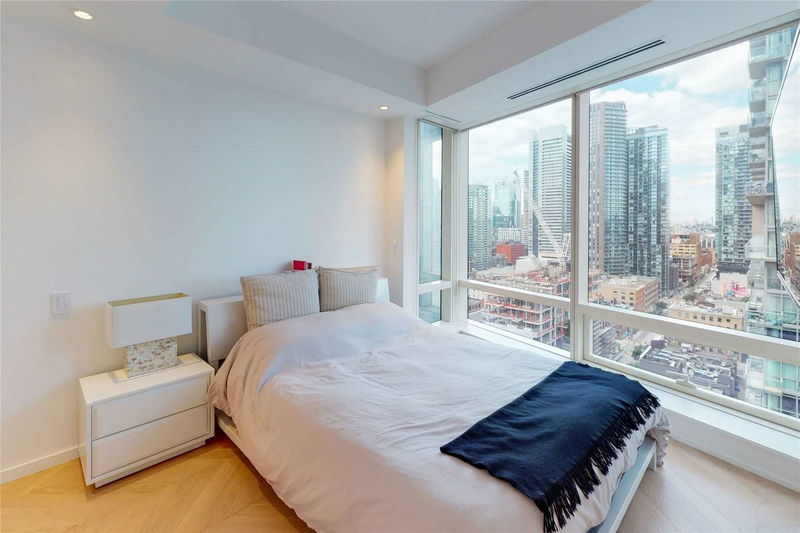 Preview image for 180 University Ave #2104, Toronto