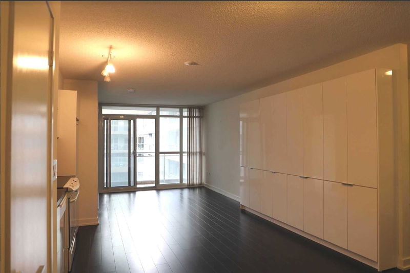 Preview image for 10 Capreol Crt #821, Toronto