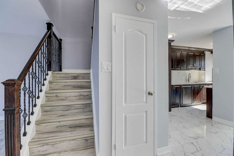 Preview image for 150 Leeward Glenway #204, Toronto