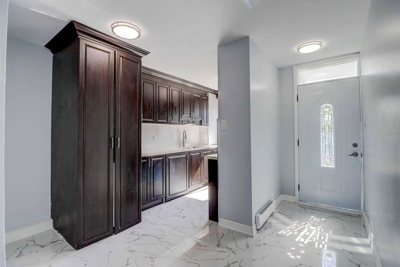 Preview image for 150 Leeward Glenway #204, Toronto