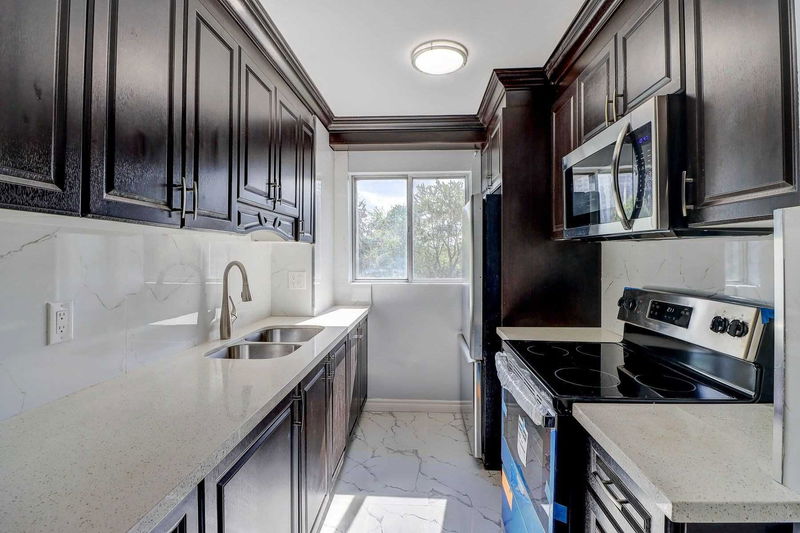 Preview image for 150 Leeward Glenway #204, Toronto