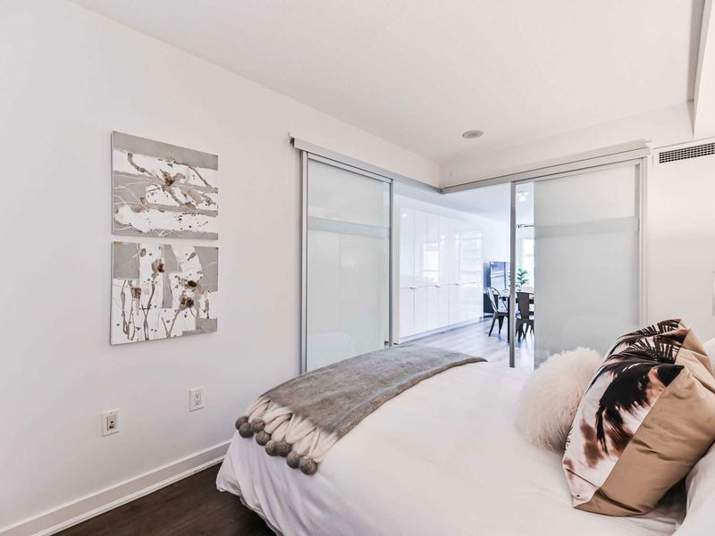 Preview image for 10 Capreol Crt #850, Toronto