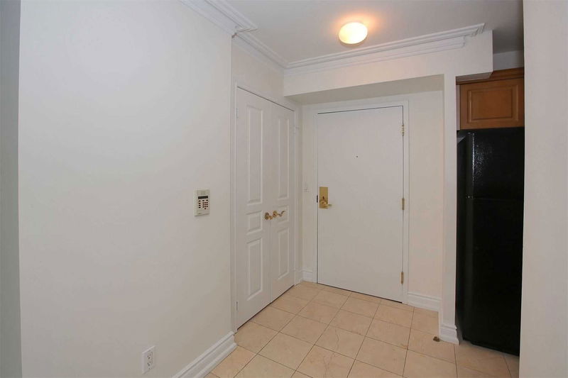 Preview image for 1 Balmoral Ave #323, Toronto