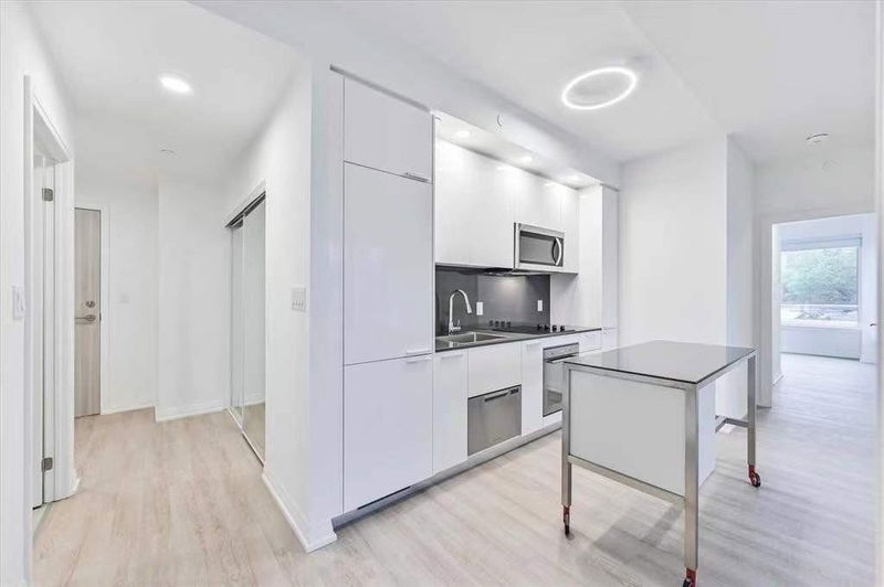 Preview image for 75 Canterbury Pl #1016, Toronto