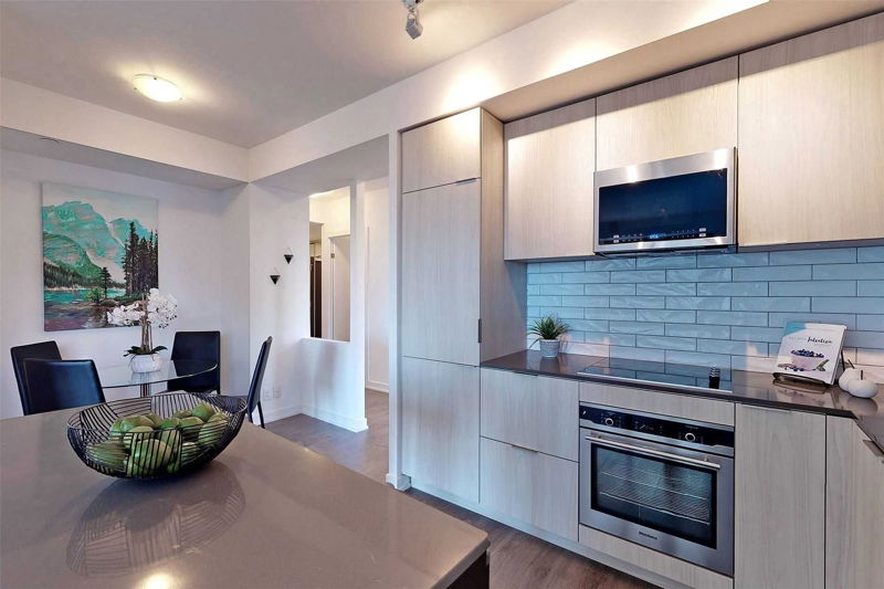 Preview image for 609 Avenue Rd #809, Toronto