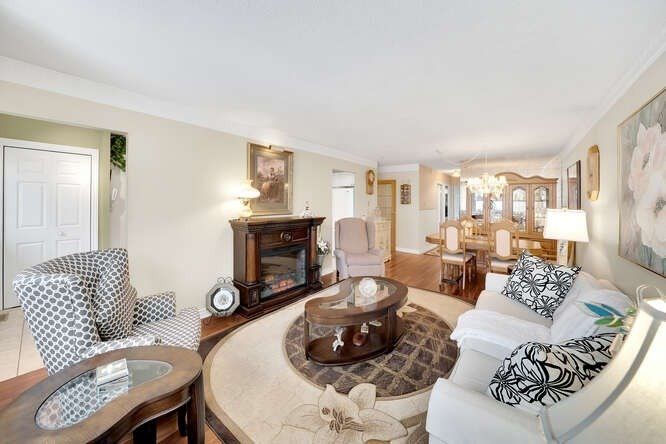 Preview image for 371 Hollyberry Tr, Toronto