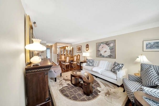 Preview image for 371 Hollyberry Tr, Toronto