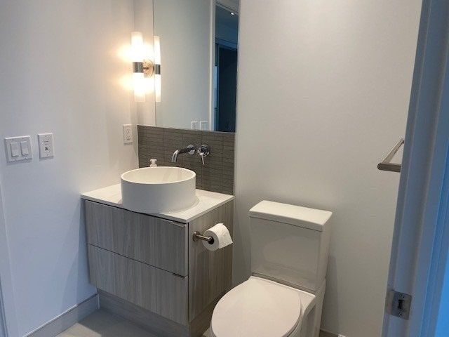 Preview image for 161 Roehampton Ave #1010, Toronto