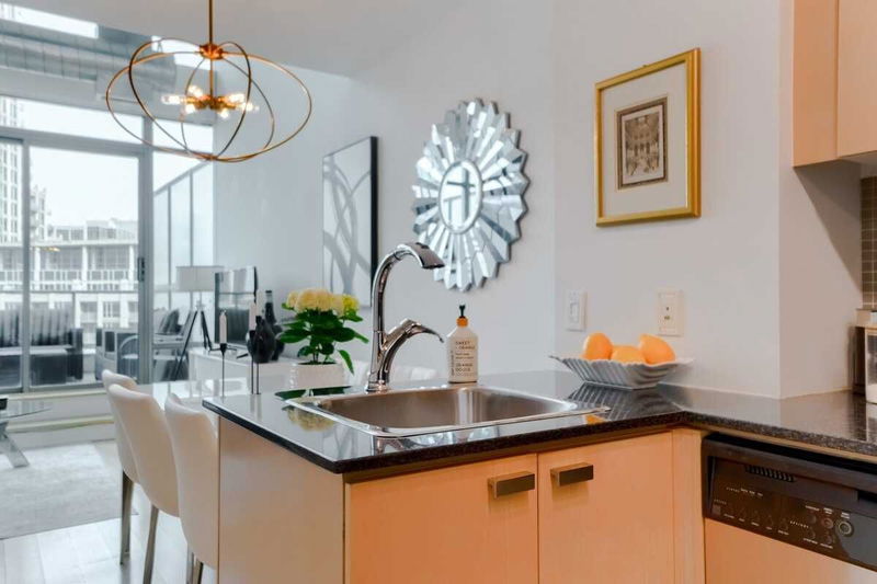 Preview image for 637 Lake Shore Blvd W #613, Toronto
