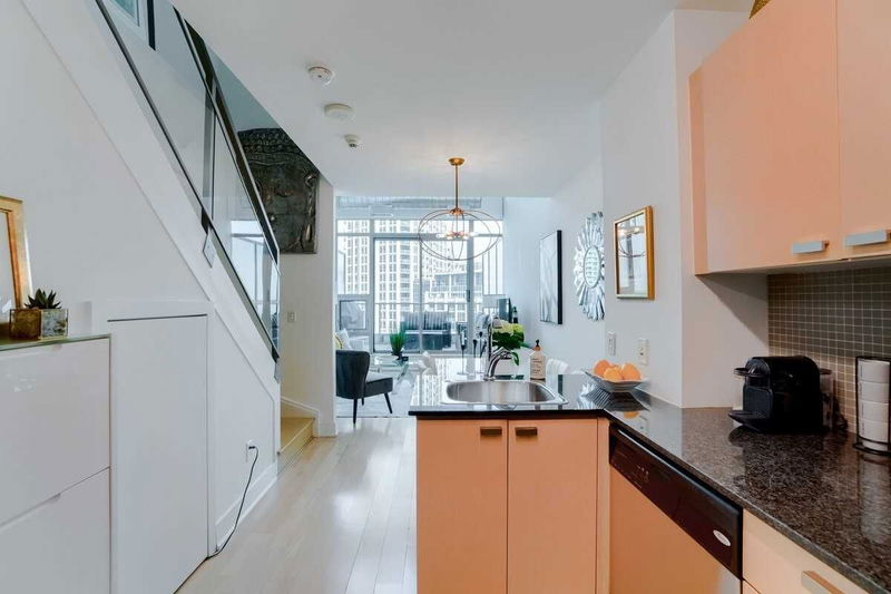 Preview image for 637 Lake Shore Blvd W #613, Toronto