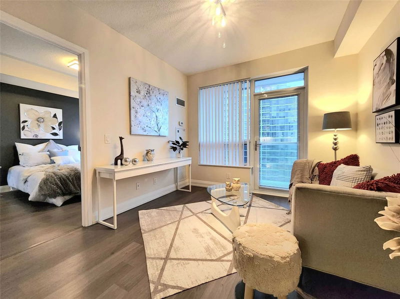 Preview image for 2 Anndale Dr #1906, Toronto