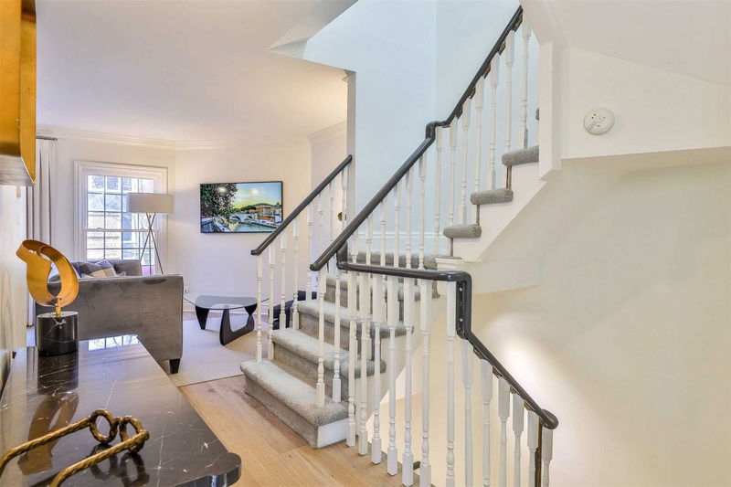 Preview image for 240 Broadway Ave #Th7, Toronto