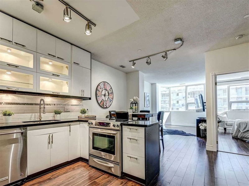 Preview image for 393 King St W #904, Toronto