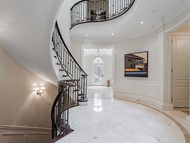 Preview image for 24 Lauderdale Dr, Toronto