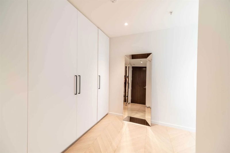Preview image for 180 University Ave #2104, Toronto