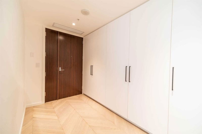 Preview image for 180 University Ave #2104, Toronto