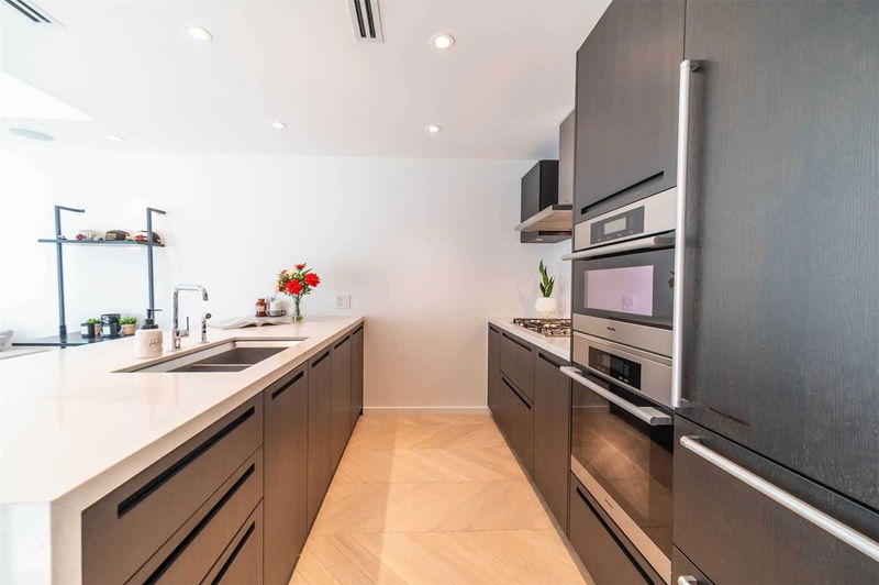 Preview image for 180 University Ave #2104, Toronto