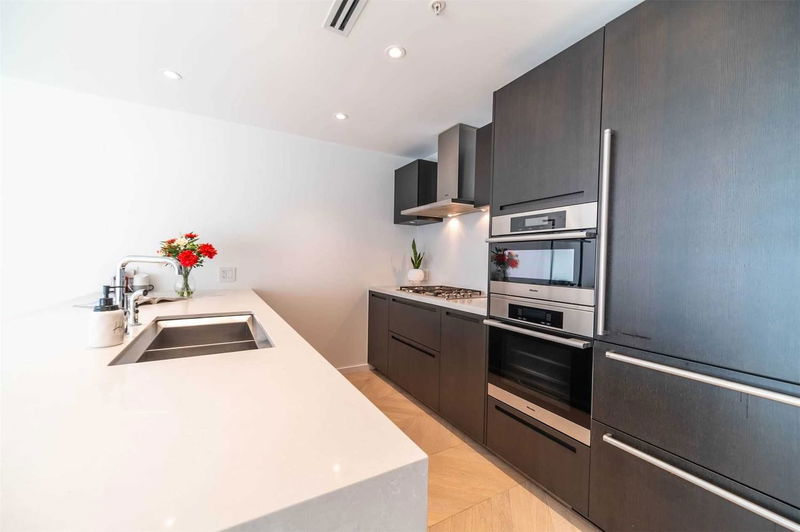 Preview image for 180 University Ave #2104, Toronto