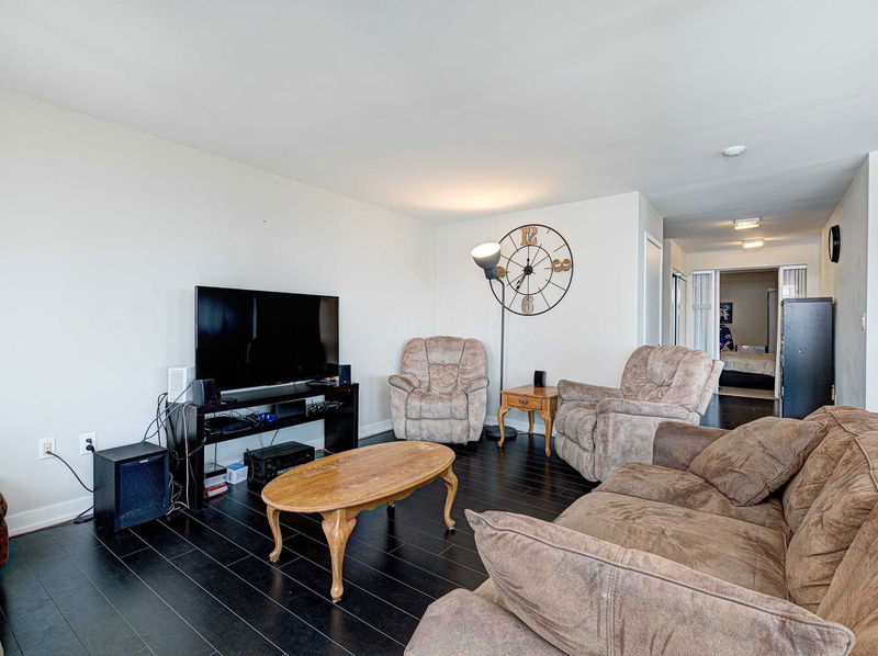 Preview image for 10 Capreol Crt #1012, Toronto