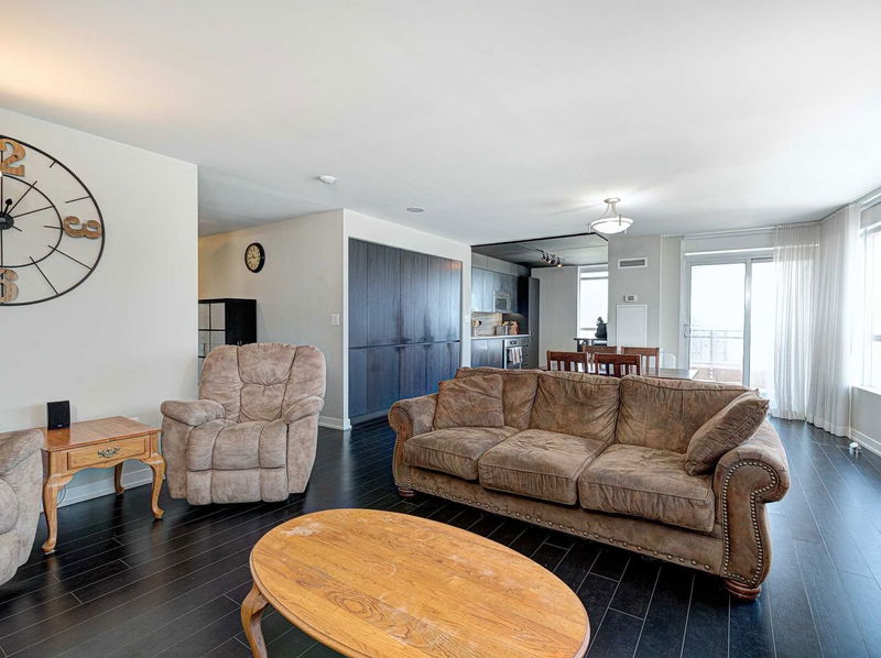 Preview image for 10 Capreol Crt #1012, Toronto