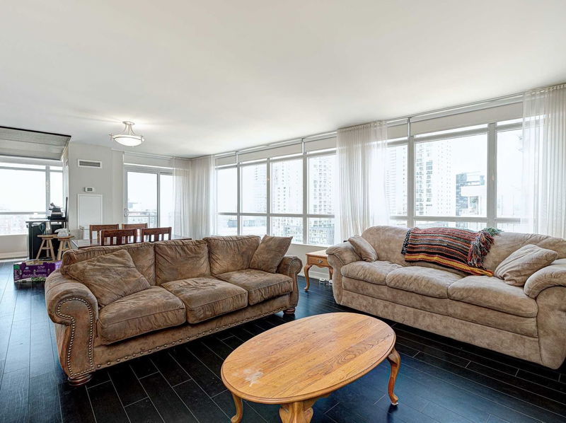 Preview image for 10 Capreol Crt #1012, Toronto