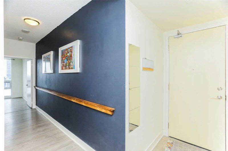 Preview image for 30 Roehampton Ave #1805, Toronto