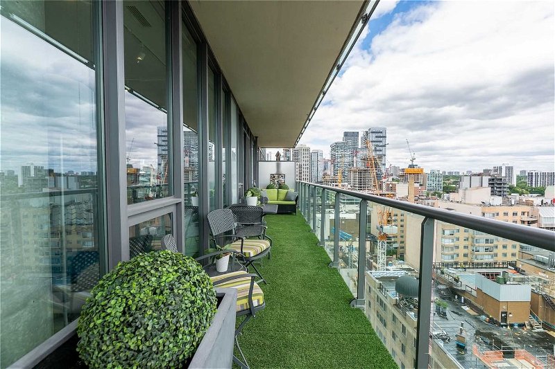 Preview image for 33 Lombard St #1408, Toronto