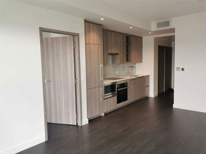 Preview image for 95 Mcmahon Dr #811, Toronto