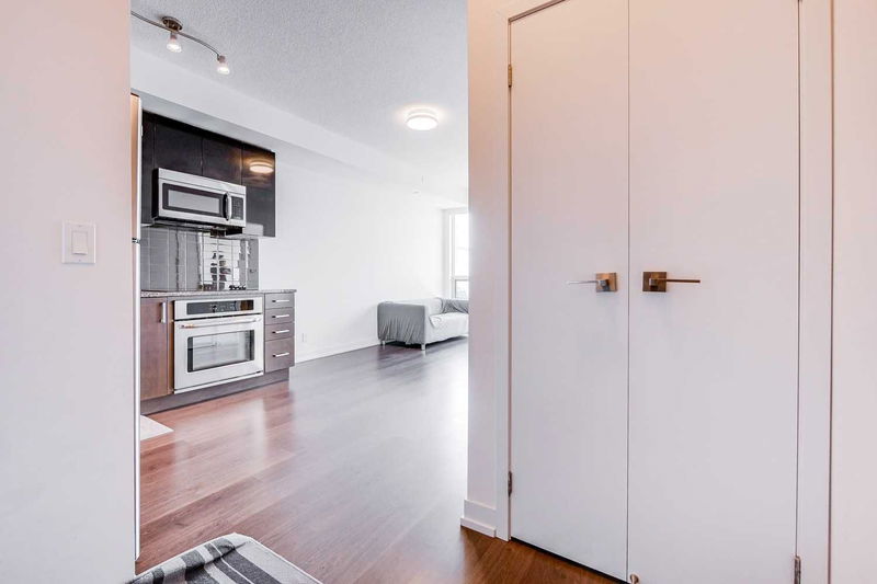 Preview image for 98 Lillian St #2418, Toronto