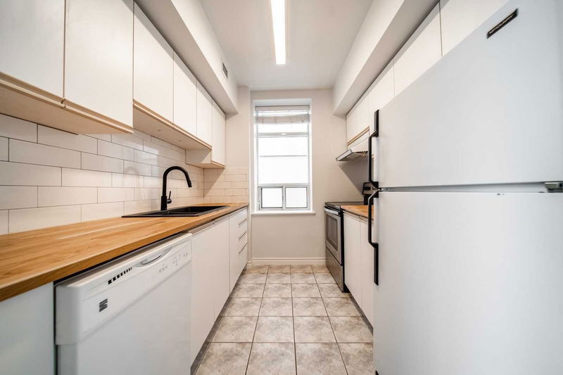 Preview image for 5 Rosehill Rd #901, Toronto