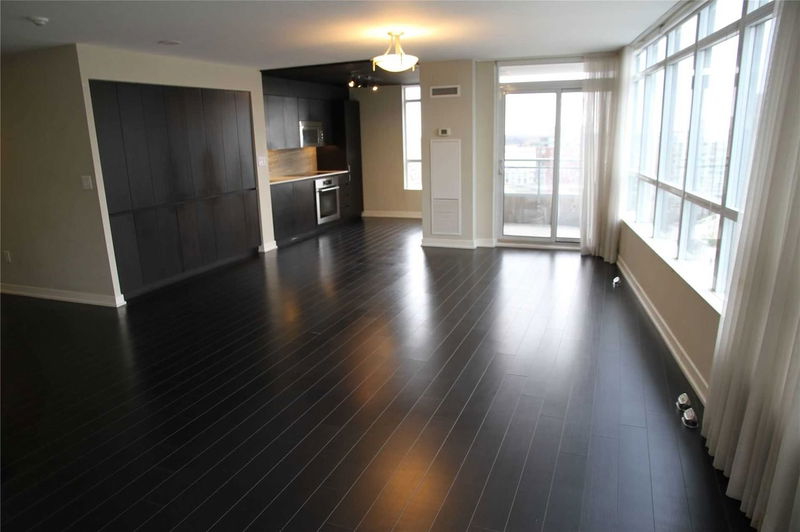 Preview image for 10 Capreol Crt #1012, Toronto