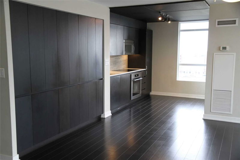 Preview image for 10 Capreol Crt #1012, Toronto