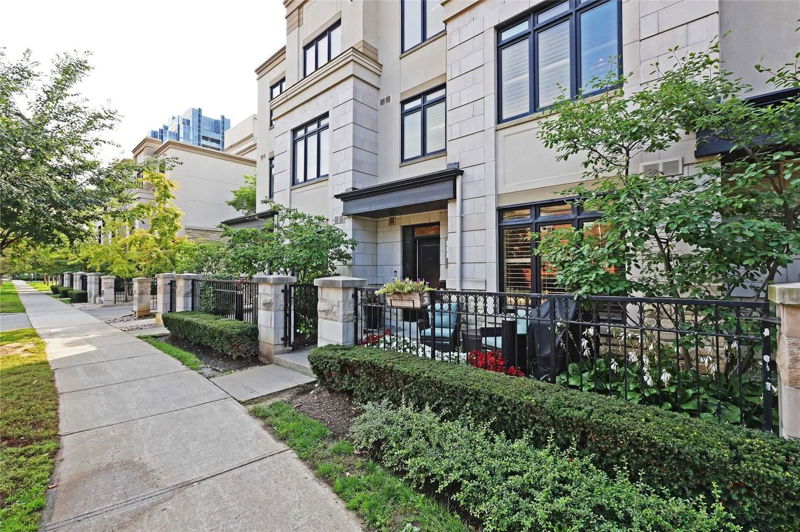 Preview image for 7 Oakburn Cres #Th12, Toronto